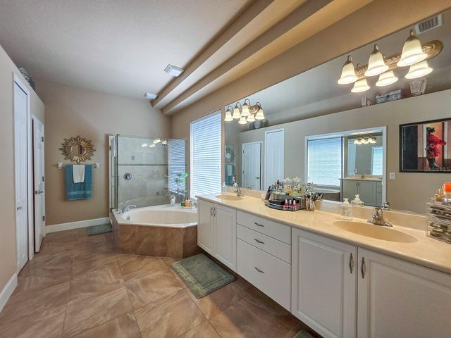 19 N PARK CIRCLE, Palm Coast, FL 32137