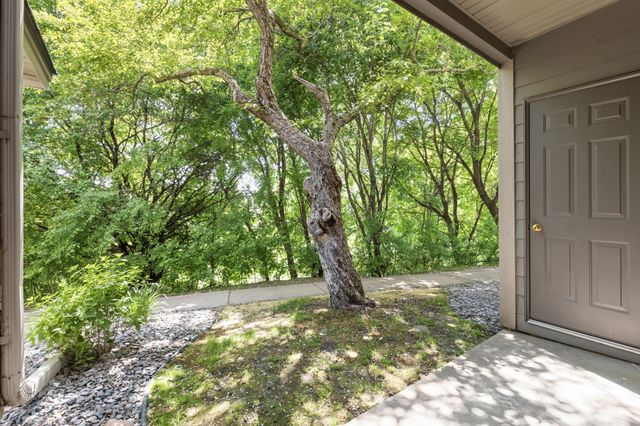 2160 Ridge Drive 11, Saint Louis Park, MN 55416