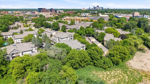 2160 Ridge Drive 11, Saint Louis Park, MN 55416