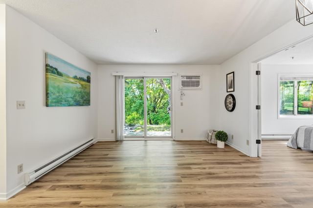 2160 Ridge Drive 11, Saint Louis Park, MN 55416