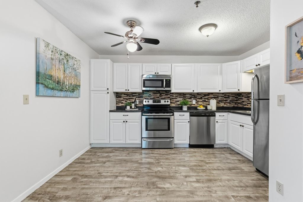 2160 Ridge Drive 11, Saint Louis Park, MN 55416