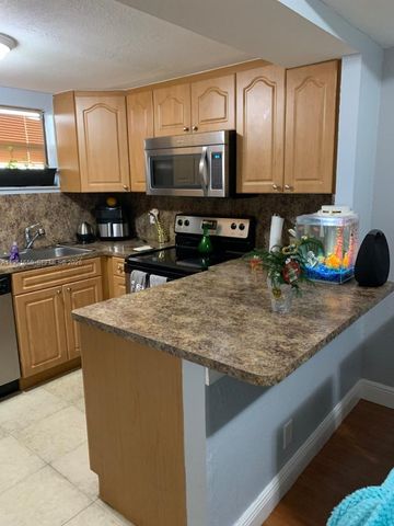 8290 Lake Dr 502, Doral, FL 33166