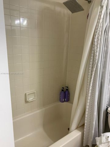 8290 Lake Dr 502, Doral, FL 33166