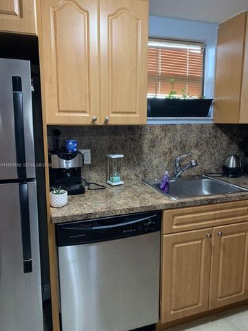 8290 Lake Dr 502, Doral, FL 33166