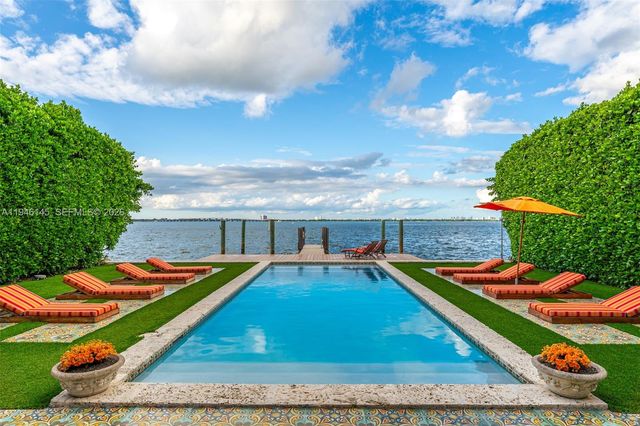 1277 N Venetian Way, Miami, FL 33139