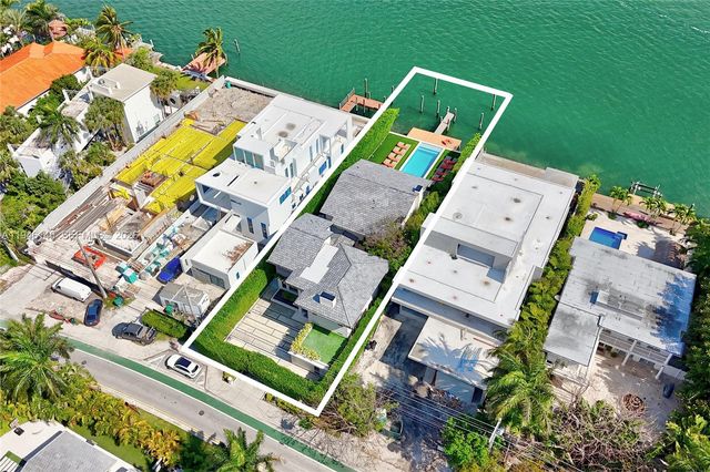 1277 N Venetian Way, Miami, FL 33139