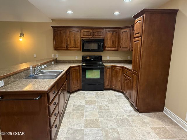 1814 Buena Vista Avenue, Carthage, MO 64836