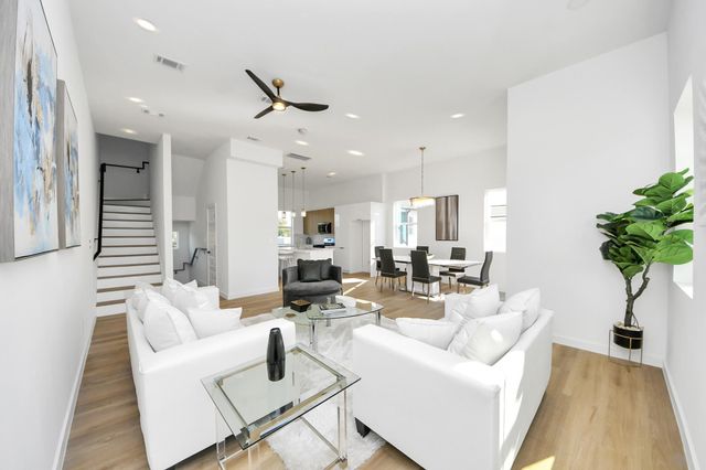 1216 E 34th Street A, Houston, TX 77022