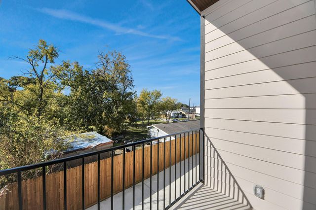 1216 E 34th Street A, Houston, TX 77022