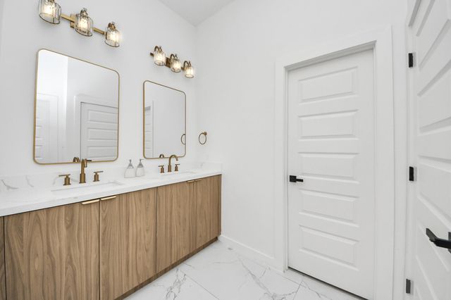 1216 E 34th Street A, Houston, TX 77022