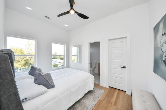 1216 E 34th Street A, Houston, TX 77022