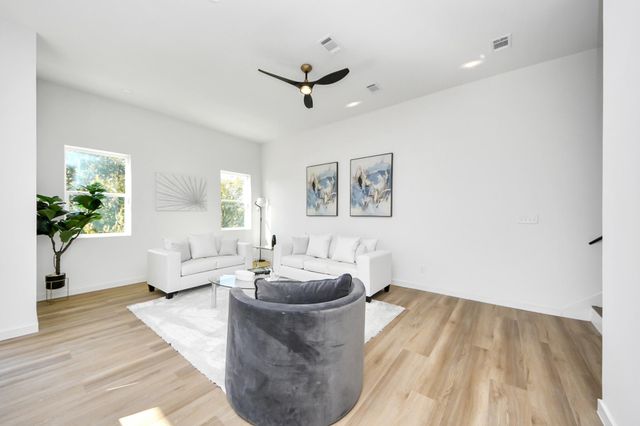 1216 E 34th Street A, Houston, TX 77022