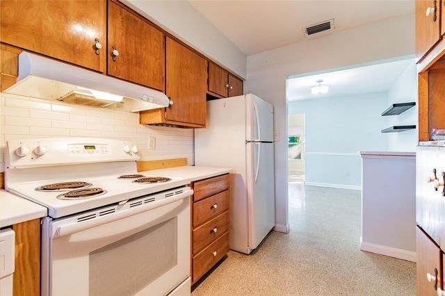 677 OAKWOOD DRIVE, Dunedin, FL 34698