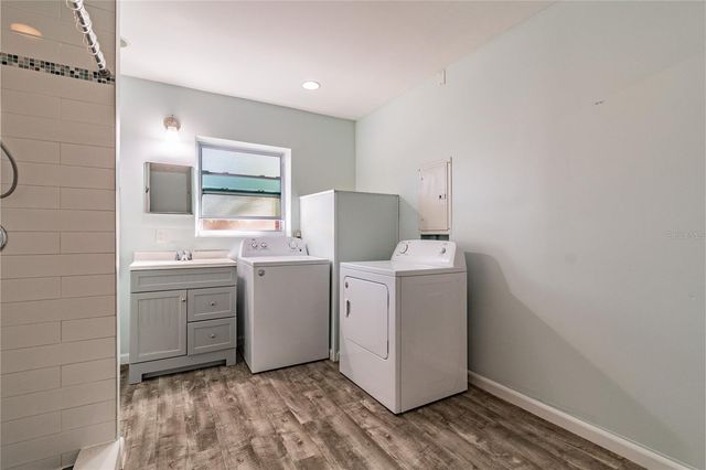 677 OAKWOOD DRIVE, Dunedin, FL 34698
