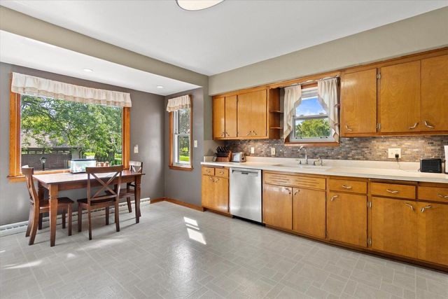 3381 E Ryan ROAD, Oak Creek, WI 53154