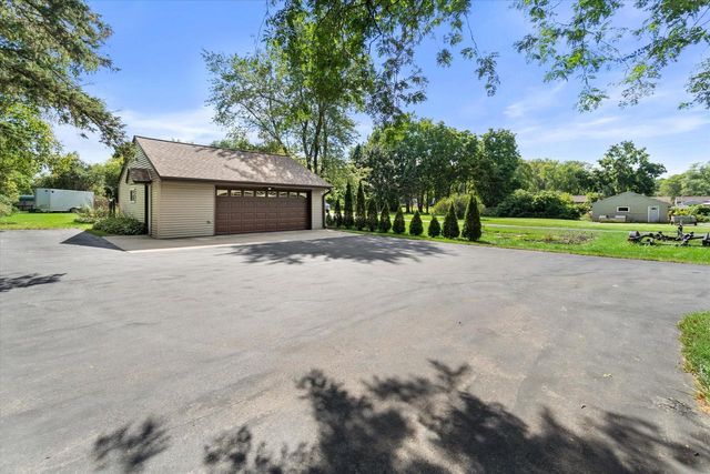 3381 E Ryan ROAD, Oak Creek, WI 53154