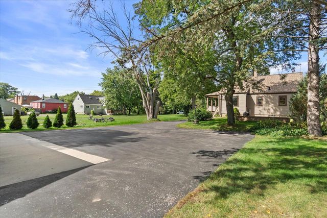 3381 E Ryan ROAD, Oak Creek, WI 53154