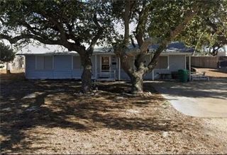 147 N 8th St, Aransas Pass, TX 78336