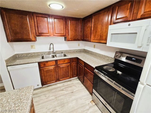 5471 Indian River Drive 411, Las Vegas, NV 89103