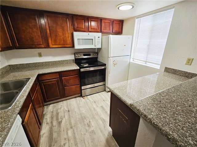 5471 Indian River Drive 411, Las Vegas, NV 89103