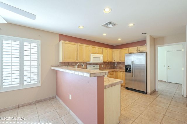 312 N Cedar Crest Drive, Green Valley, AZ 85614