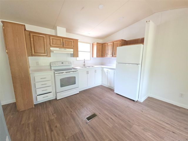 184 Oak Forest CT, Cedar Creek, TX 78612