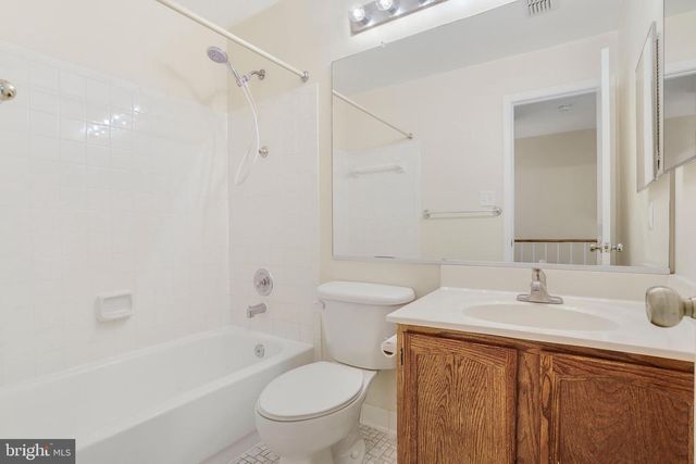 5686 CHAPEL RUN CT, Centreville, VA 20120
