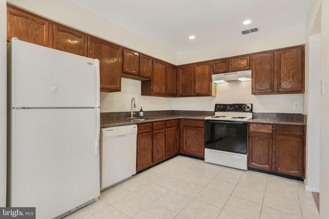 5686 CHAPEL RUN CT, Centreville, VA 20120