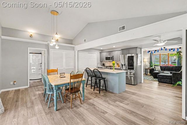 401 Lakeview Street, Holly, MI 48442