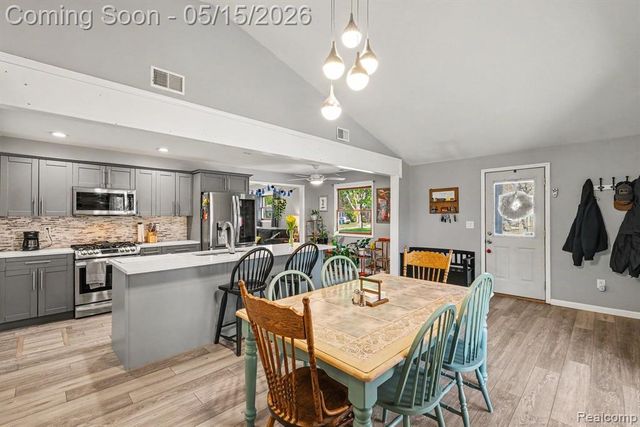 401 Lakeview Street, Holly, MI 48442