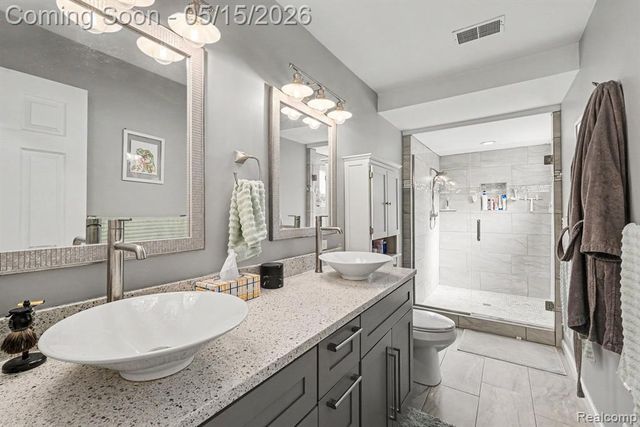 401 Lakeview Street, Holly, MI 48442