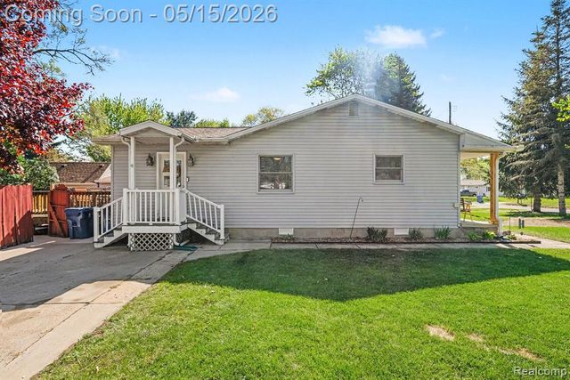 401 Lakeview Street, Holly, MI 48442