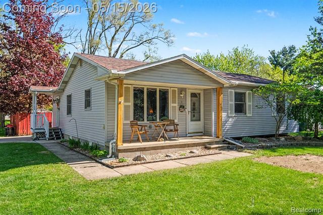 401 Lakeview Street, Holly, MI 48442