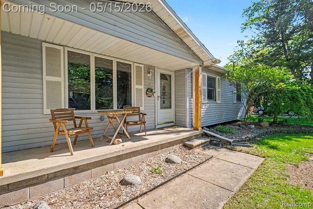 401 Lakeview Street, Holly, MI 48442