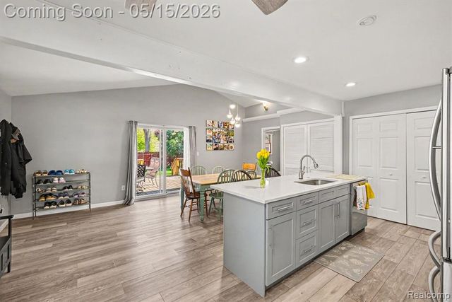 401 Lakeview Street, Holly, MI 48442