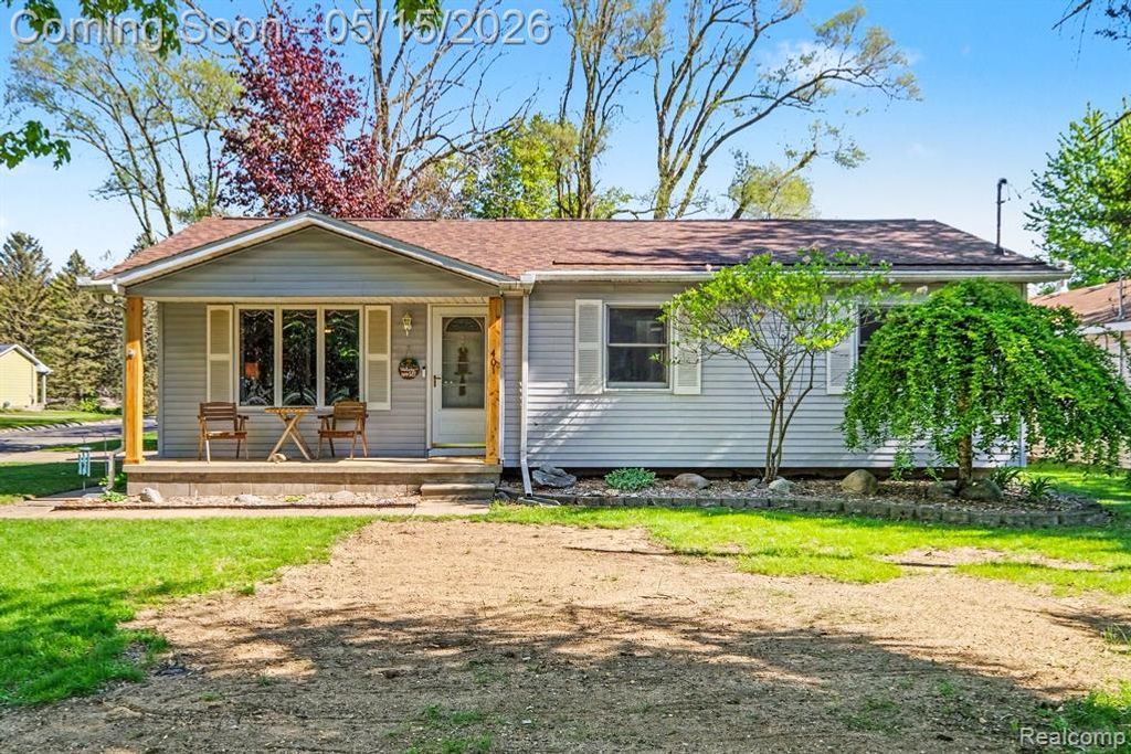 401 Lakeview Street, Holly, MI 48442