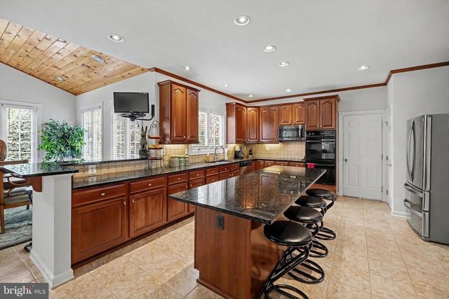 12916 HEDGETOP DR, Herndon, VA 20171