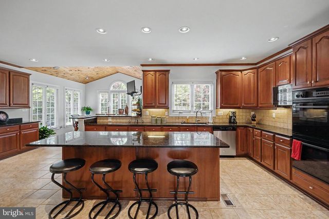 12916 HEDGETOP DR, Herndon, VA 20171