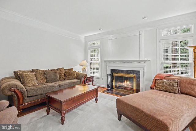 12916 HEDGETOP DR, Herndon, VA 20171