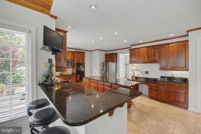 12916 HEDGETOP DR, Herndon, VA 20171