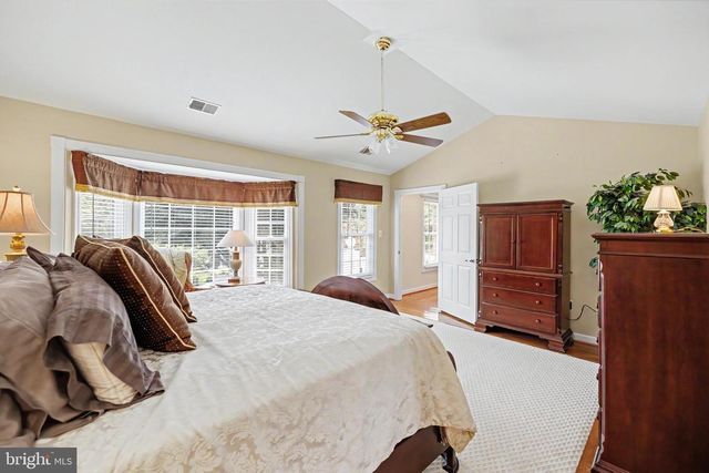 12916 HEDGETOP DR, Herndon, VA 20171