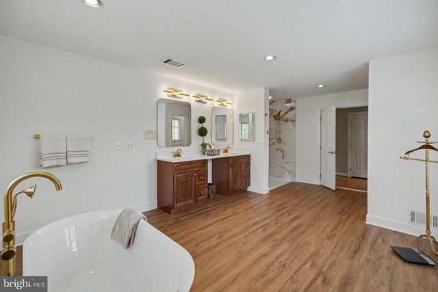 12916 HEDGETOP DR, Herndon, VA 20171