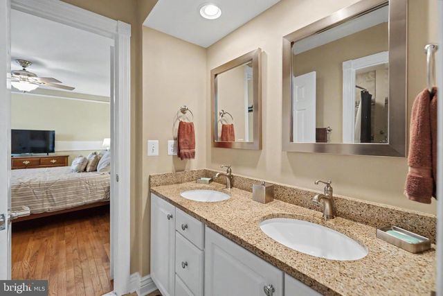 12916 HEDGETOP DR, Herndon, VA 20171