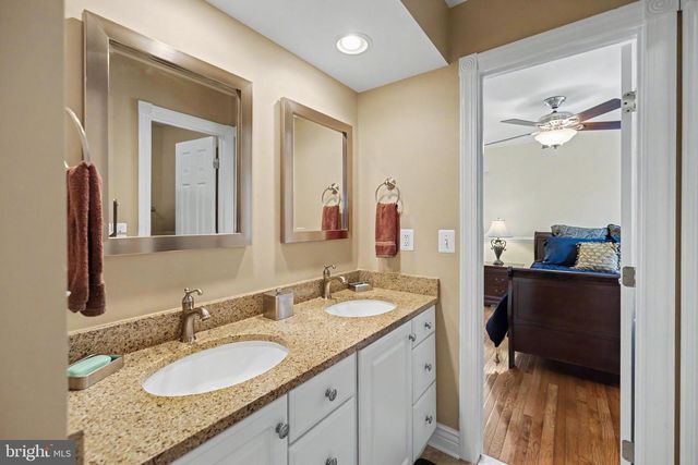 12916 HEDGETOP DR, Herndon, VA 20171