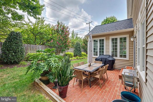 12916 HEDGETOP DR, Herndon, VA 20171