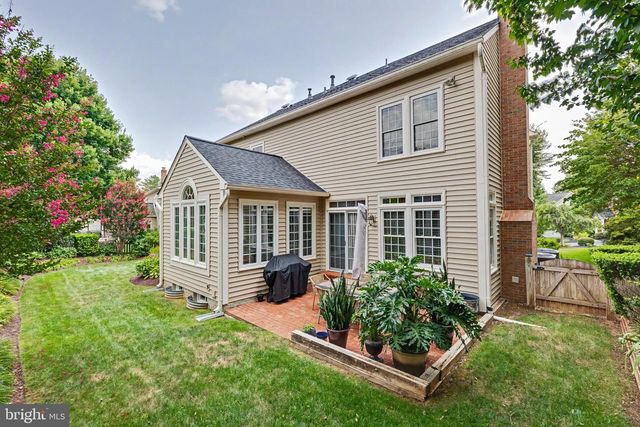 12916 HEDGETOP DR, Herndon, VA 20171