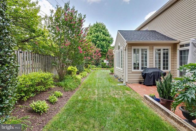 12916 HEDGETOP DR, Herndon, VA 20171