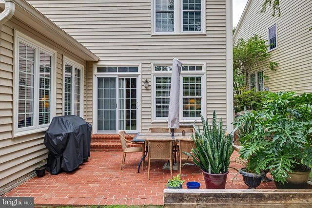 12916 HEDGETOP DR, Herndon, VA 20171