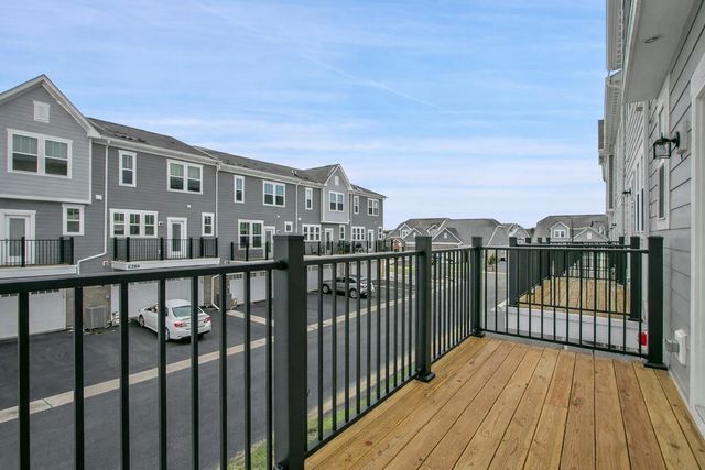 6275 Sandbelt Drive, Woodridge, IL 60517