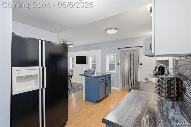 3773 Navarra Avenue, White Lake, MI 48383